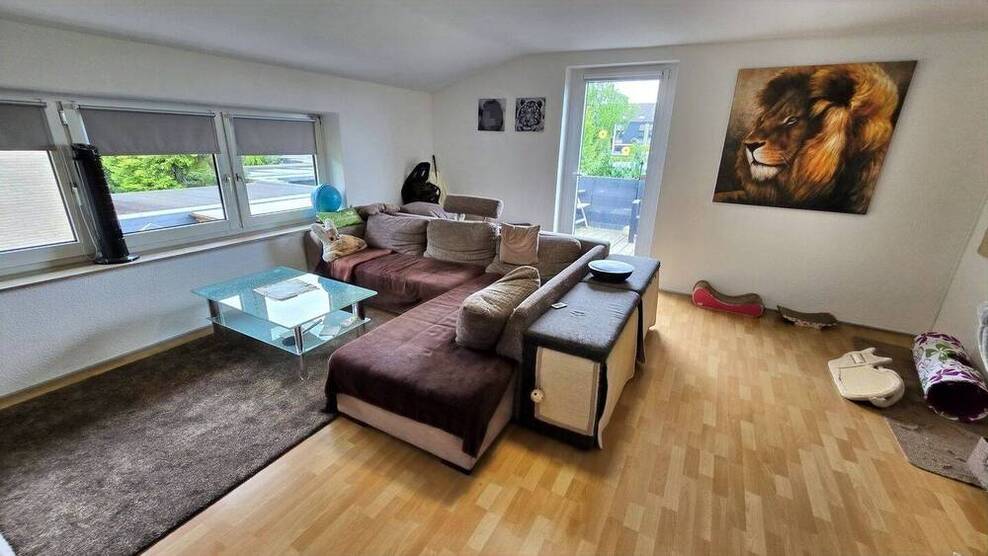 Mehrfamilienhaus mit drei Wohneinheiten.