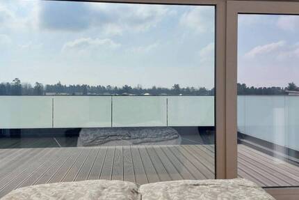 Modernes Ferientraumhaus am Bernsteinsee: Neubau-Doppelhaushälfte mit Luxusausstattung