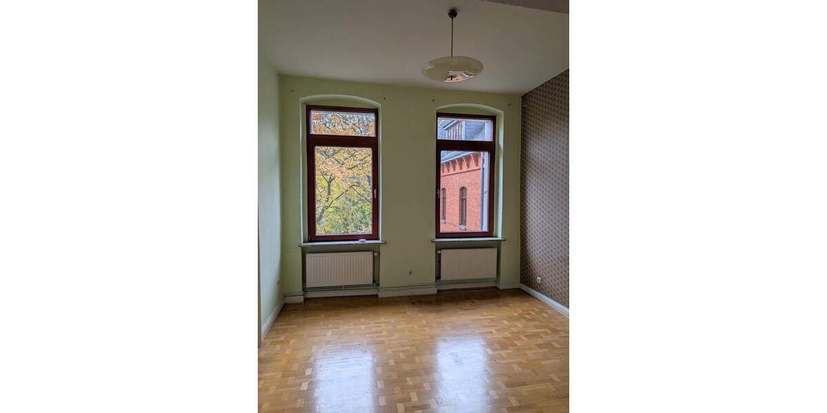 Innenstadtnahe 5-Zimmer Altbau Wohnung im 2. OG mit Balkon, Stuck und Parkett - Provisionsfrei 5 zimmer