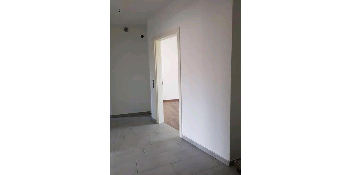 Etagenwohnung Rühen - 2 Zimmer, 65 m&sup2;, 530&euro; | Angebot:26645779