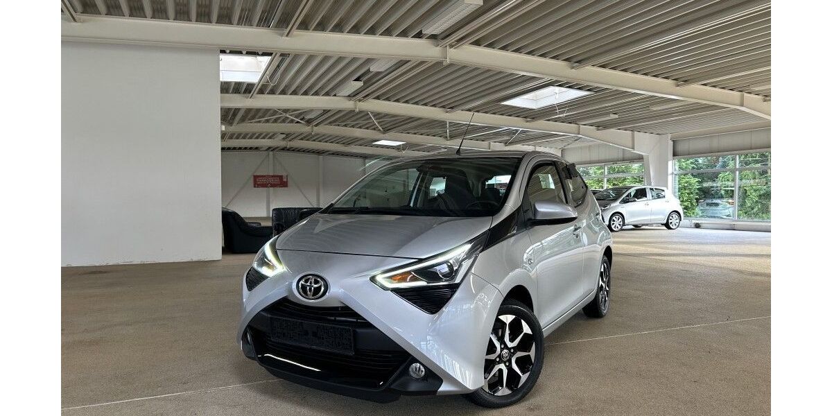 Toyota Aygo (X) 16.794 km 12.600 € Sassenburg / Neudorf- Pl 38524