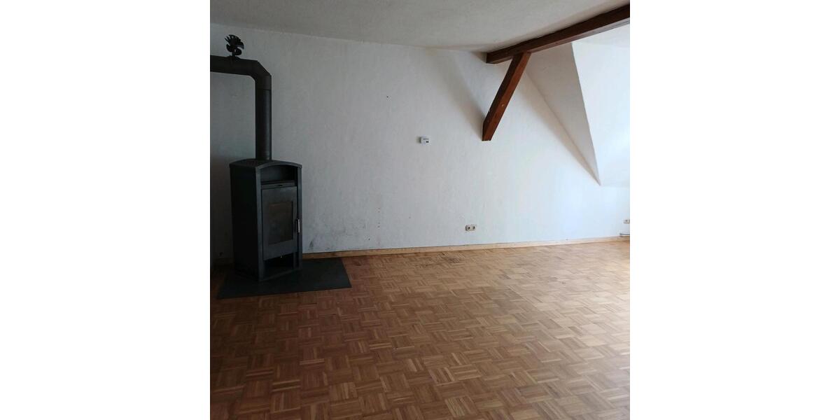 Dachgeschoßwohnung Helmstedt - 4 Zimmer, 120 m&sup2;, 490&euro; | Angebot:25308576