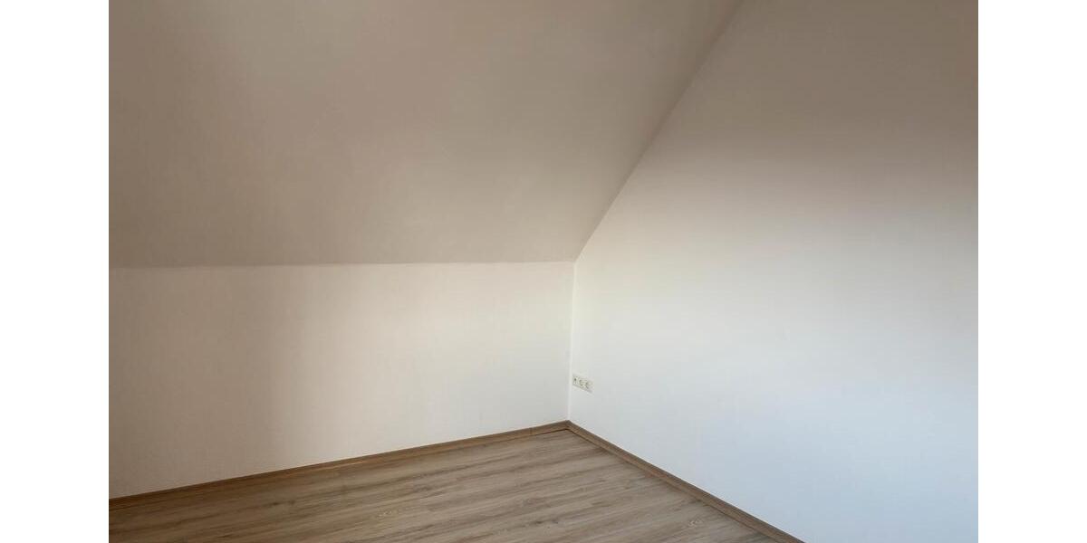 Etagenwohnung Wesendorf - 4 Zimmer, 90 m&sup2;, 880&euro; | Angebot:25980986