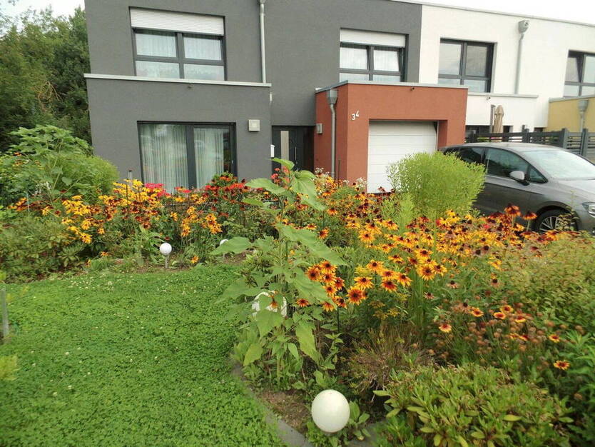 Haus mit einem großen Obstgarten in