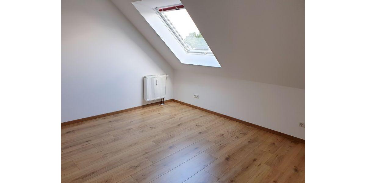 Dachgeschoßwohnung Wolfsburg Alt-Wolfsburg - 4 Zimmer, 103 m&sup2;, 980&euro; | Angebot:26136399