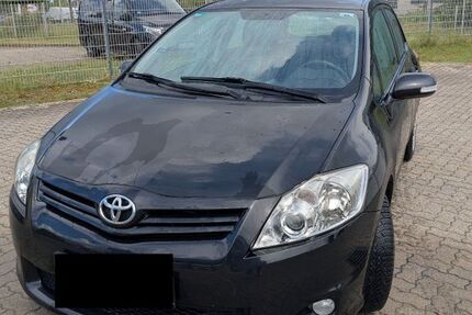 Toyota Auris 136.000 km 5.490 &euro; Braunschweig 38112