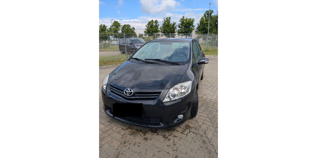 Toyota Auris 136.000 km 5.490 &euro; Braunschweig 38112