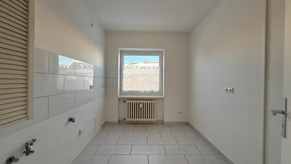 Geräumige Mietwohnung - 3 Zimmer, Balkon, Küche, Bad 3 zimmer