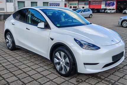 Tesla Model Y 15.315 km 40.970 € Braunschweig 38112