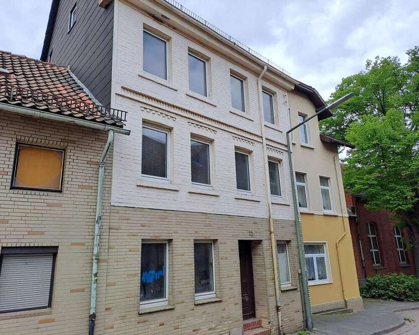 Haus zum Kaufen in Helmstedt 48.930 € 220 m²