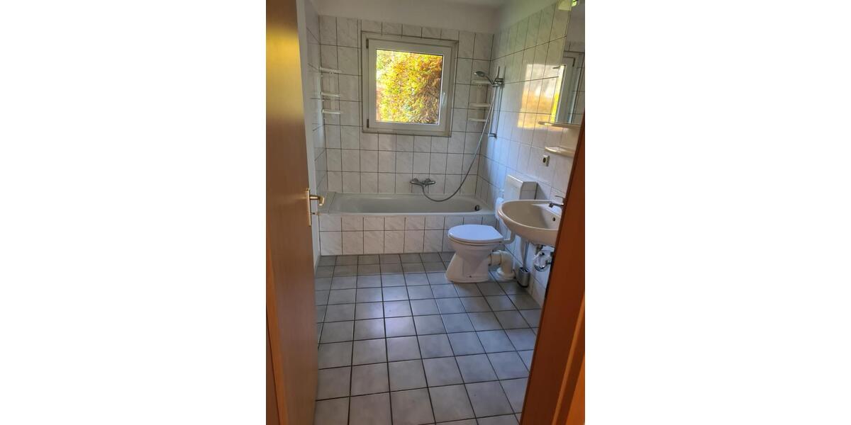 Freundliche 3- Zi.- Whg. im Grünen, eigener Garten 3 zimmer