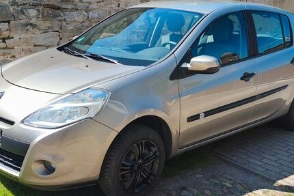 Renault Clio 104.215 km 2.989 &euro; Gehrendorf 39646