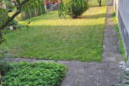 Stark sanierungsbedürftiges 1-FH in BraunschweigBroitzem m. schmalen aber sehr schönem GrundstückGarten inkl. Anbau u. Garagen 4 zimmer