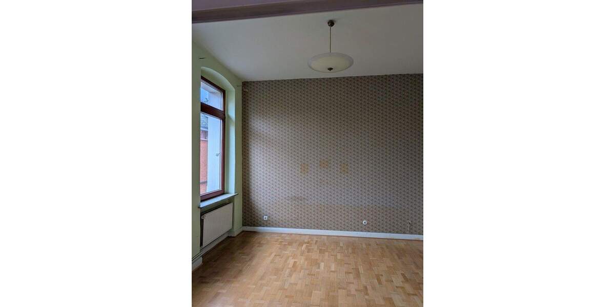 Innenstadtnahe 5-Zimmer Altbau Wohnung im 2. OG mit Balkon, Stuck und Parkett - Provisionsfrei 5 zimmer