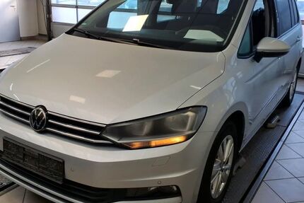 VW Touran 226.178 km 15.990 &euro; Braunschweig 38122