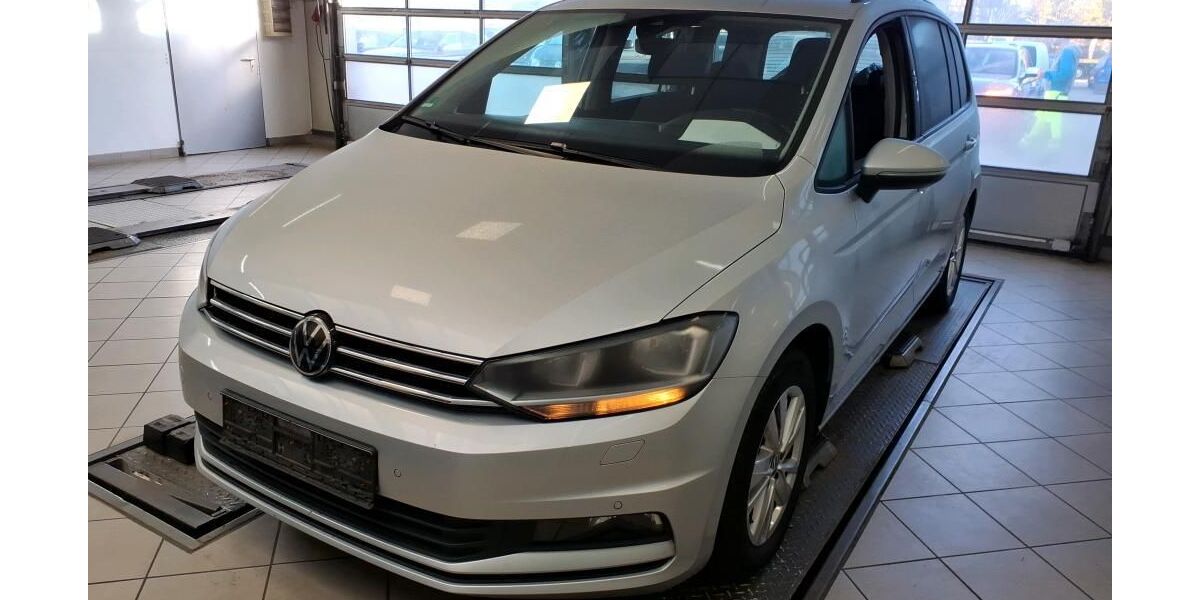 VW Touran 226.178 km 15.990 &euro; Braunschweig 38122