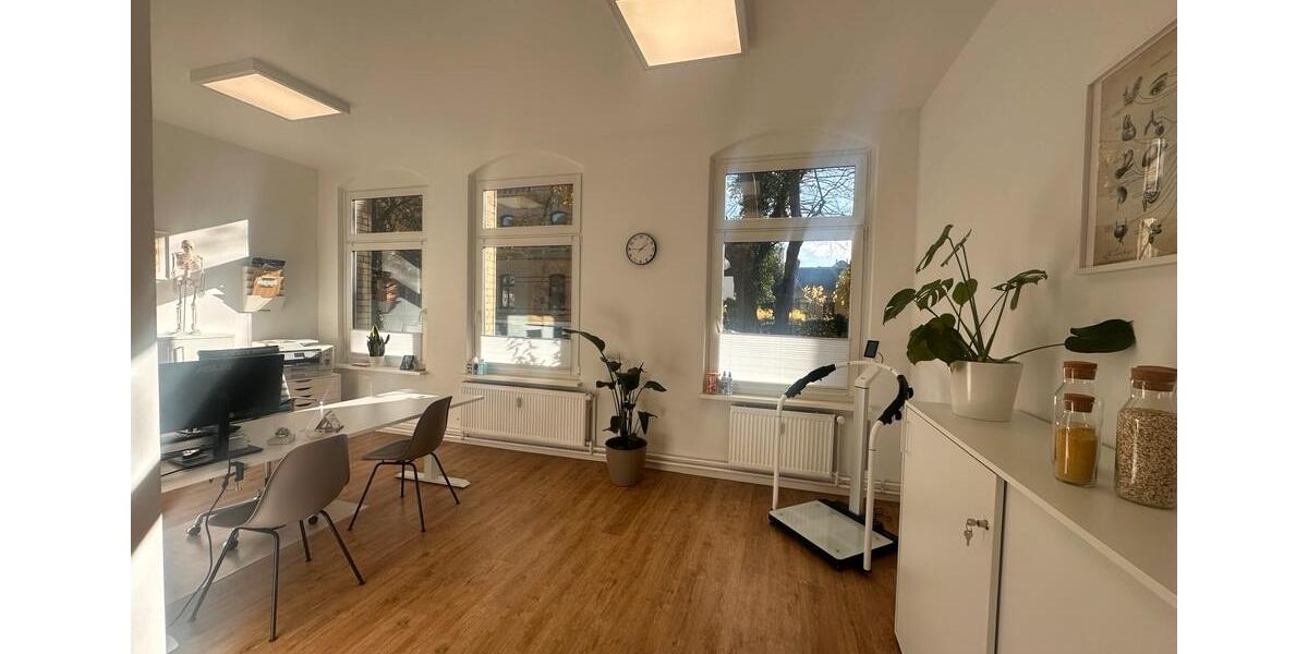 Praxisraum (22qm) inkl. großem Wartebereich ab 01.04.2026 zimmer