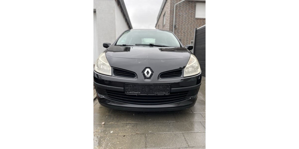 Renault Clio 144.853 km 2.300 &euro; Braunschweig 38100