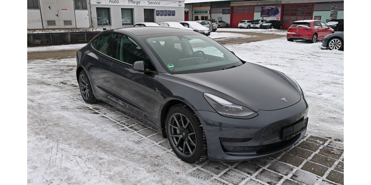 Tesla Model 3 21.448 km 27.470 &euro; Braunschweig 38112