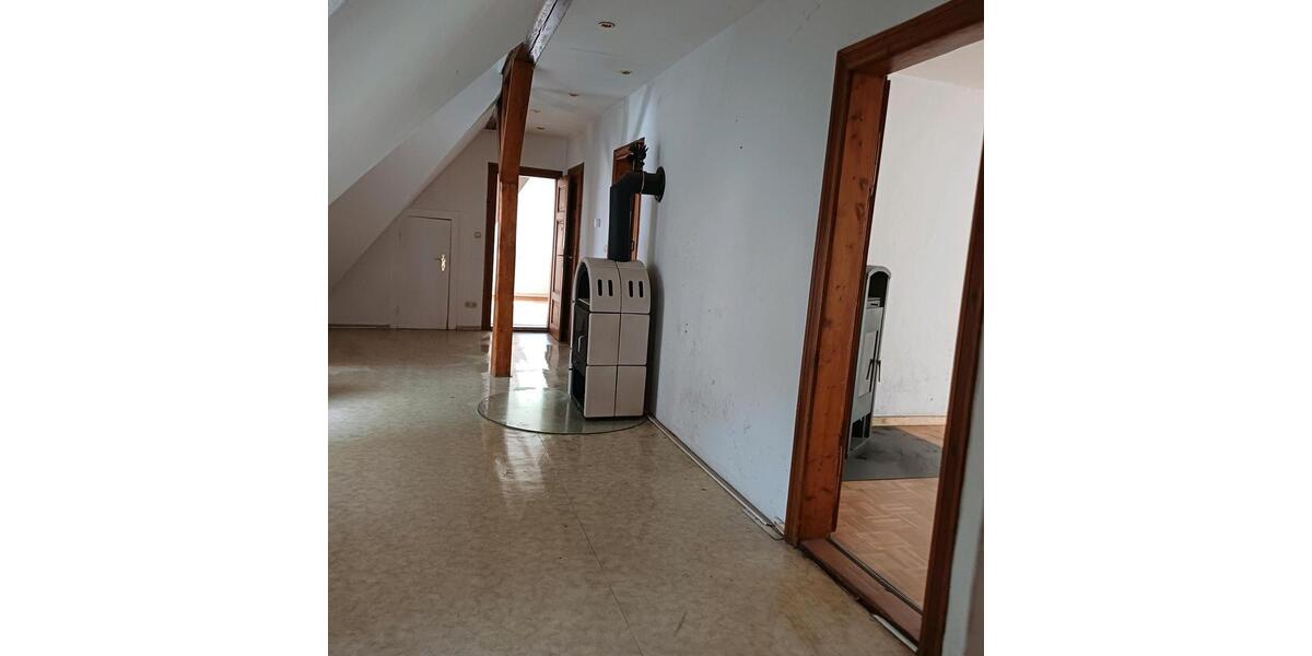 Dachgeschoßwohnung Helmstedt - 4 Zimmer, 120 m&sup2;, 490&euro; | Angebot:25308576