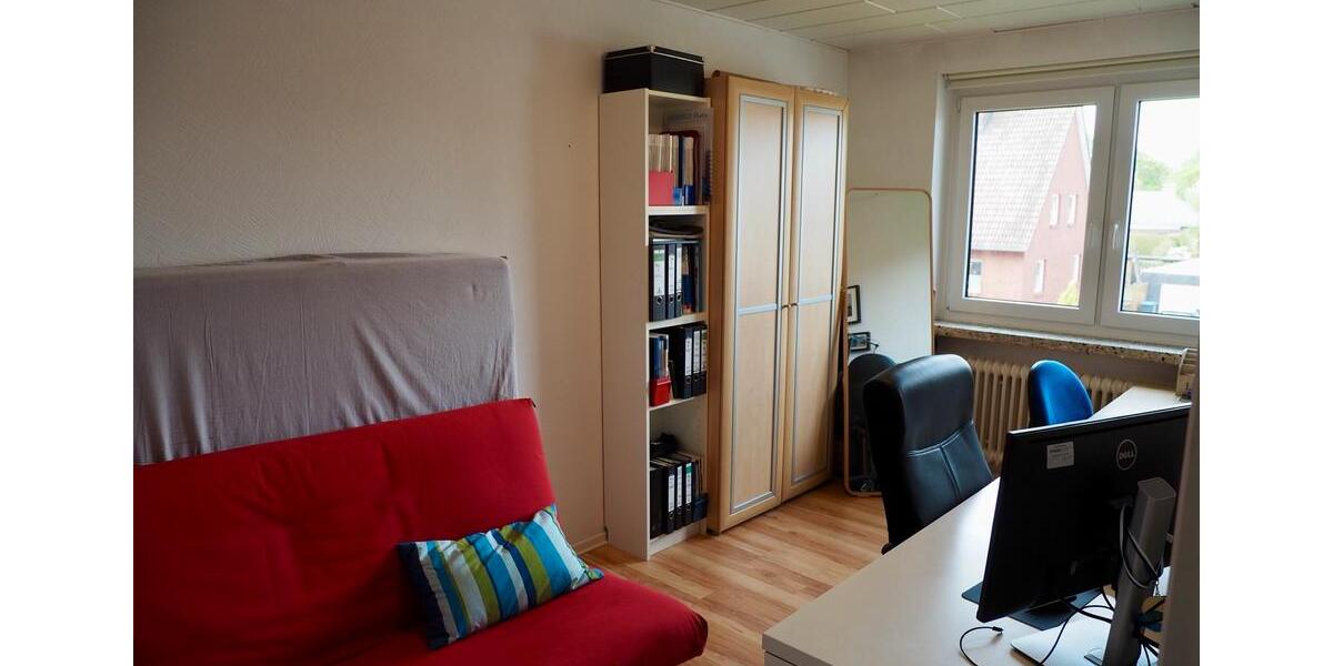 Helle 3–Zimmer-Wohnung mit Balkon und Garten 3 zimmer