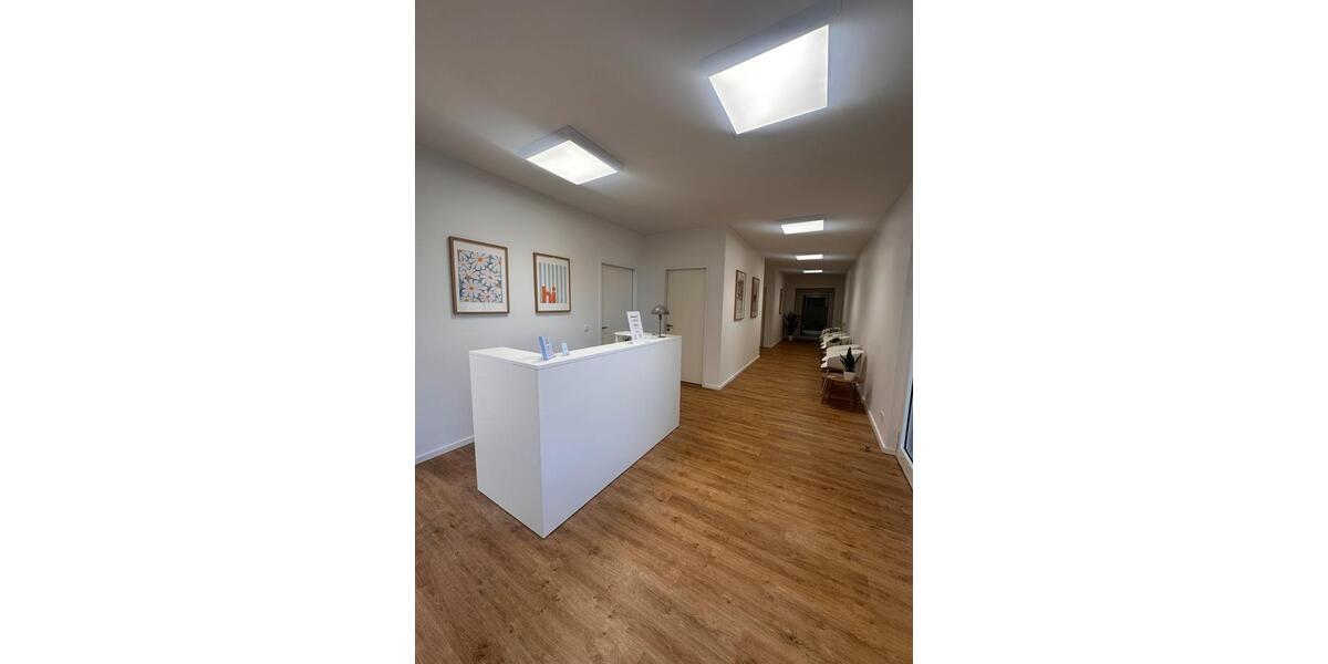 Praxisraum (22qm) inkl. großem Wartebereich ab 01.04.2026 zimmer