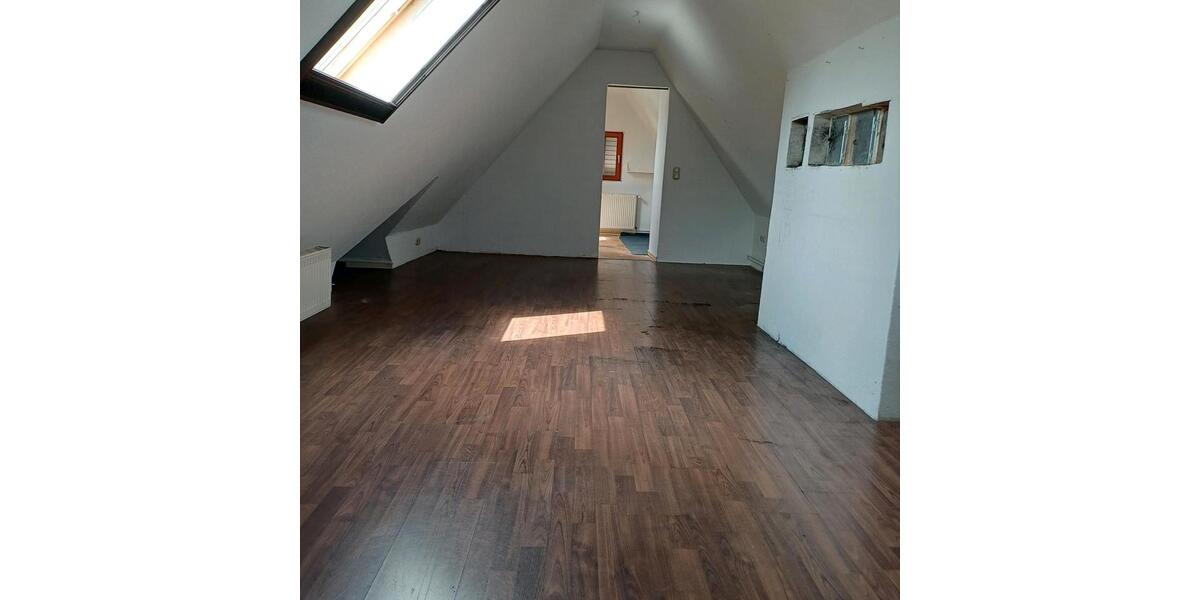 Dachgeschoßwohnung Helmstedt - 4 Zimmer, 120 m&sup2;, 490&euro; | Angebot:25308576
