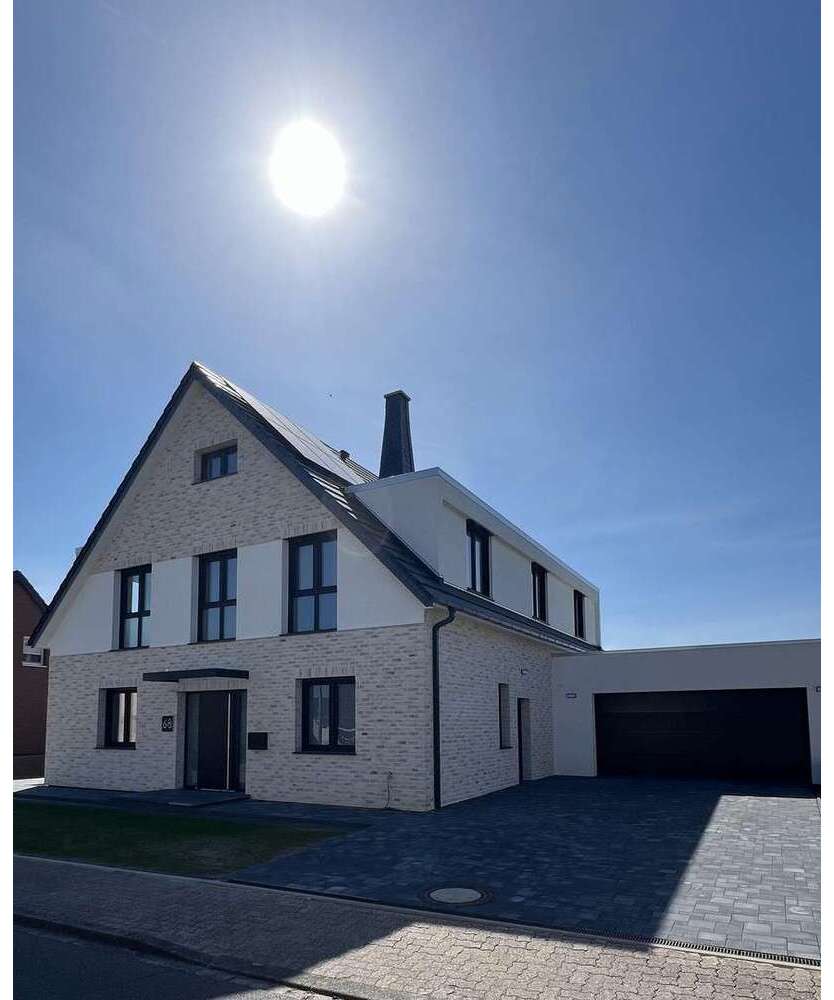 Haus zum Mieten in Wolfsburg 3.350 € 240 m²