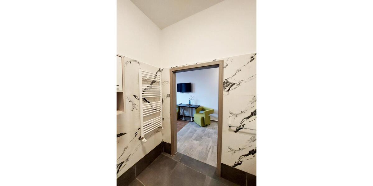 Gemütliche Wohnung mit Küche und Schlafzimmer. 1 zimmer