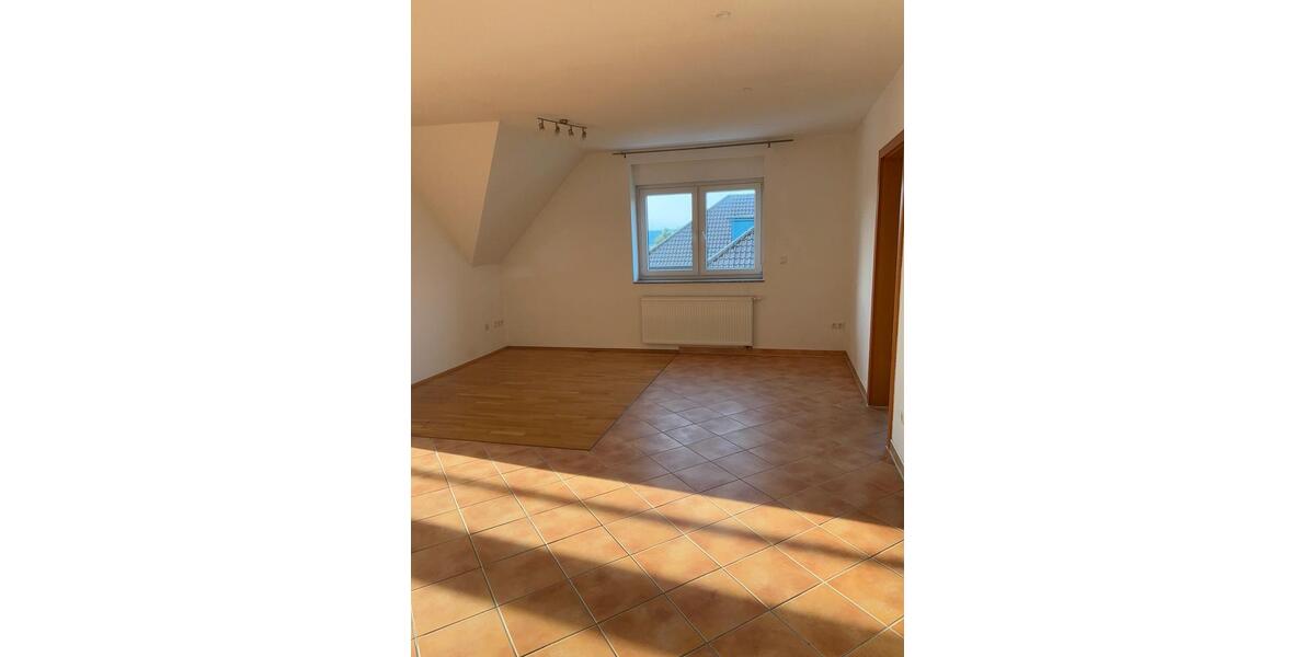 Etagenwohnung Wesendorf - 4 Zimmer, 90 m&sup2;, 880&euro; | Angebot:25980986