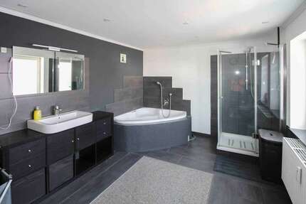 Wohnung zum Kaufen in Wolfsburg 169.000 € 100.94 m² 3 zimmer