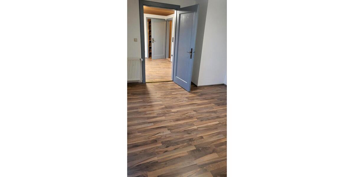 Einfamilienhaus Hillerse - 8 Zimmer, 220 m&sup2;, 1.500&euro; | Angebot:26269276