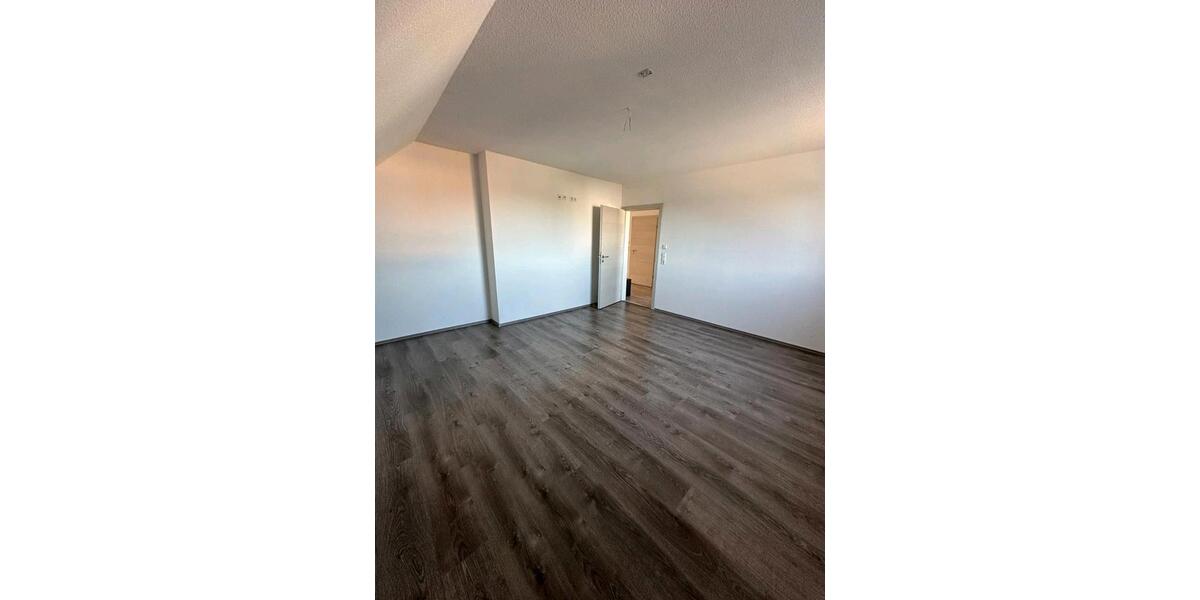 Dachgeschoßwohnung Jembke - 4 Zimmer, 100 m&sup2;, 1.200&euro; | Angebot:26419489