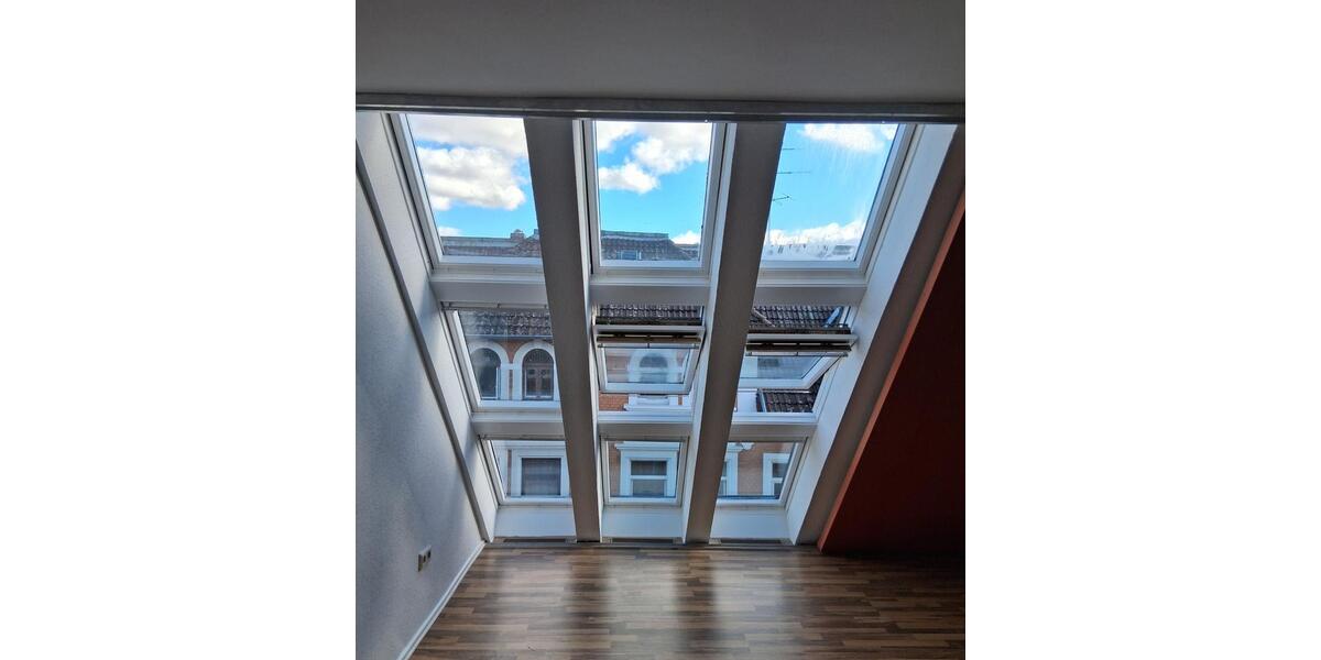 Lichtdurchflutete 4-Zi-Maisonette mit Balkon und Tiefgarage 4 zimmer