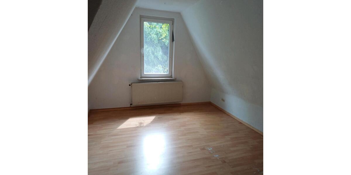Dachgeschoßwohnung Helmstedt - 4 Zimmer, 120 m&sup2;, 490&euro; | Angebot:25308576