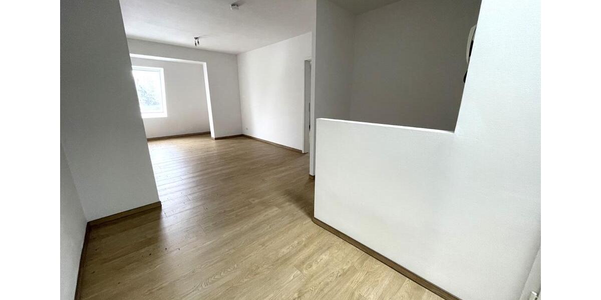 Dachgeschoßwohnung Rühen - 4 Zimmer, 81 m&sup2;, 655&euro; | Angebot:25869736
