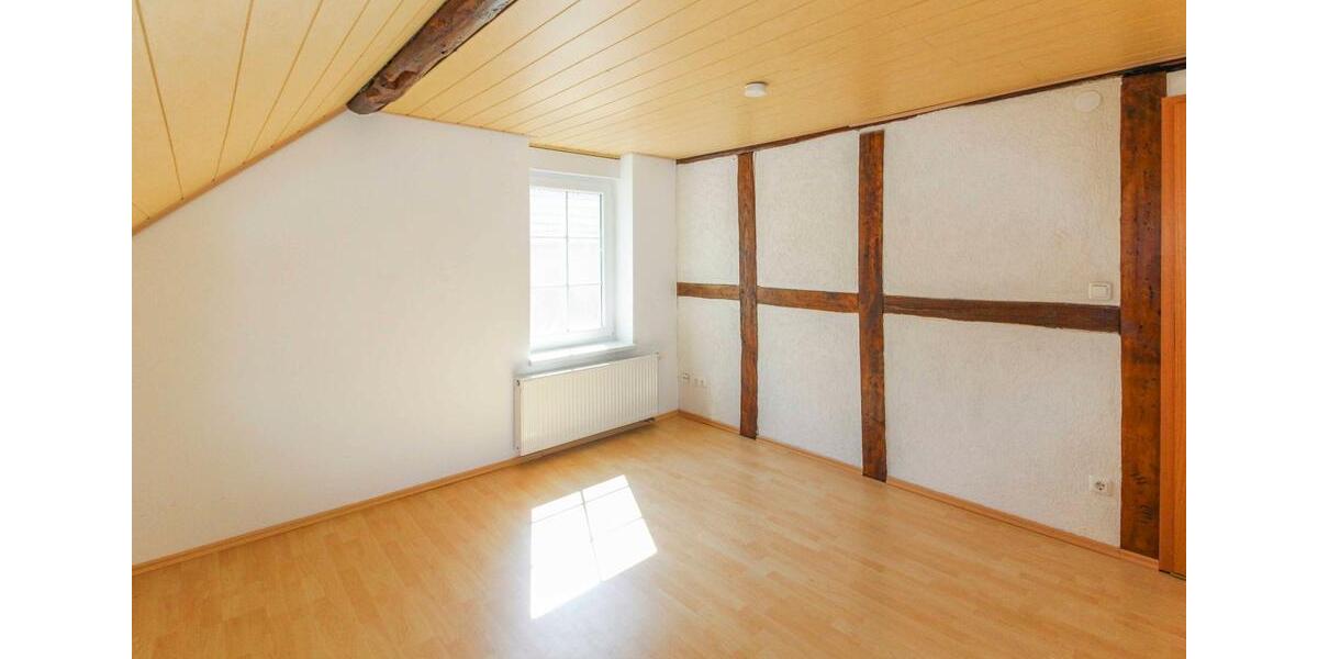 Dachgeschoßwohnung Rühen - 3 Zimmer, 68 m&sup2;, 550&euro; | Angebot:24751427