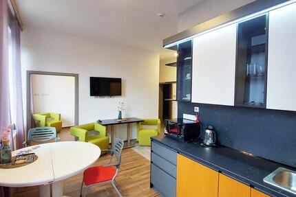 Gemütliche Wohnung mit Küche und Schlafzimmer. 1 zimmer