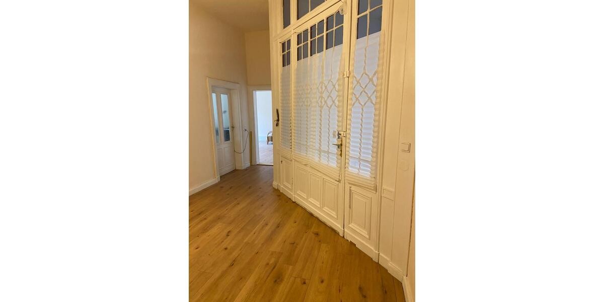 Große Wohnung mit Parkplatz zu vermieten 3 zimmer