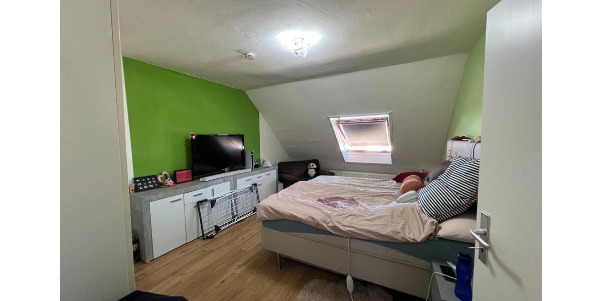 Dachgeschoßwohnung Braunschweig Lehndorf-Watenbüttel - 4 Zimmer, 139 m&sup2;, 1.050&euro; | Angebot:26296847